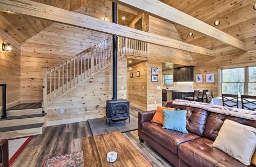 New Vineyard House | Cozy & Peaceful Waterfront Cabin on Porter Lake!