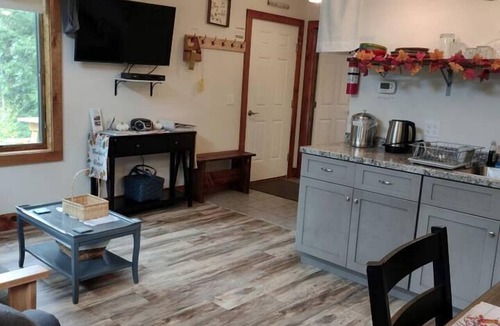 Hyde Park Cabin | Cozy Pet-Friendly Cabin in Hyde Park, Vermont - Perfect for a Nature Escape near the Green River Reservoir State Park