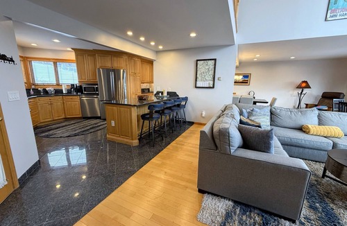 Carroll House | CR16 Ski-in/Out luxury home in Bretton Woods; Great Views. Pool/gym passes!