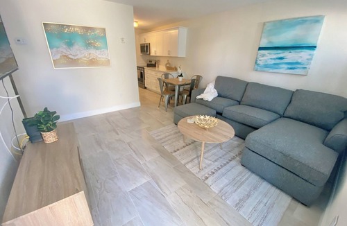 Indian Rocks Beach Apartment | Crystal Sands Beach House in IRB! Great location 2/1