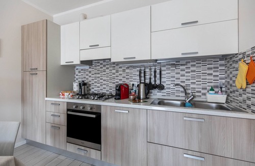 Rivoltella Apartment | Delightful Lake View Residence Apartment with Lake View, Wi-Fi, and Air Conditioning