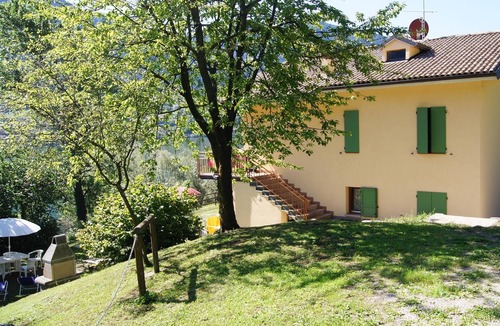 Idro Apartment | Directly on the lake on the second floor and with a garden on the first floor