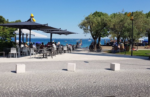 Moniga del Garda Apartment | Direttamente Sulla Spiaggia con Terrazza Vista Lago