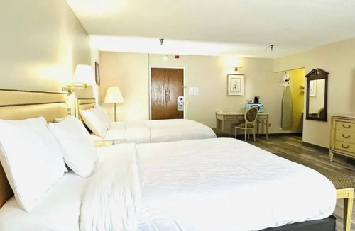 Presque Isle Hotel | Discover Relaxation and Spacious Comfort Close to Scenic Parks | 2 Units
