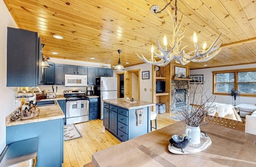 Rumford Center House | Dog-friendly Sunday River retreat with large yard, grill, washer/dryer