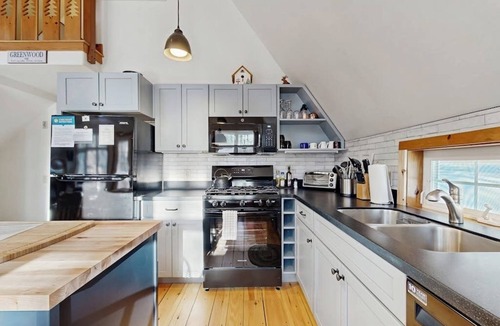 Greenwood House | Dog-friendly Woodland home near ski resort with firepit