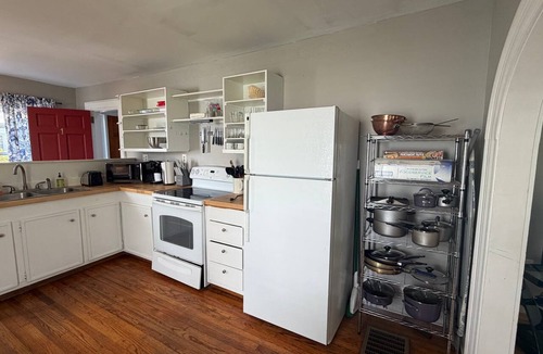 Castine House | Downtown Getaway w/Full Kitchen & Furnished Porch - Walk to the Beach/Harbor
