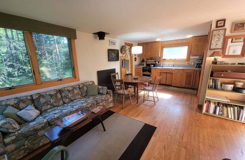East Boothbay House | Ebb And Flow: Spacious 4-bedroom cabin in Boothbay with stunning waterfront views.