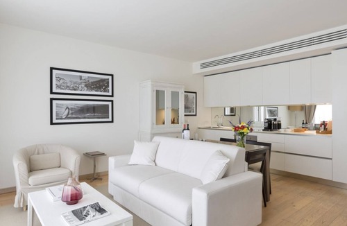 Scarlino Apartment | Elegant and spacious three-room apartment characterized by an elegant and refined design of approximately 75 m2 consisting of a living room with double sofa bed and fully equipped induction kitchen which leads to a large terrace furnished with table and