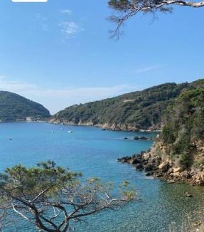 Portoferraio Apartment | ELEGANTISSIMO APPARTAMENTO DIRETTAMENTE SUL MARE SPIAGGIA LE GHIAIE 6 posti letto