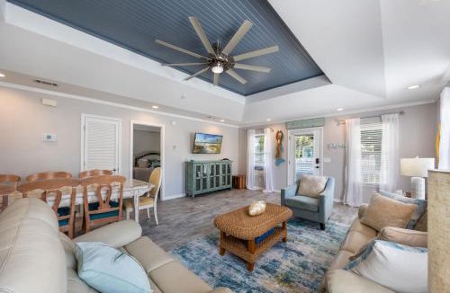 Clipper Cove House | Emerald Escape-Crystal Beach-Private Pool-GolfCart