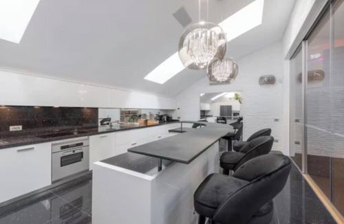 Acquabella Apartment | Experience Unparalleled Luxury in This Prestigious Apartment
