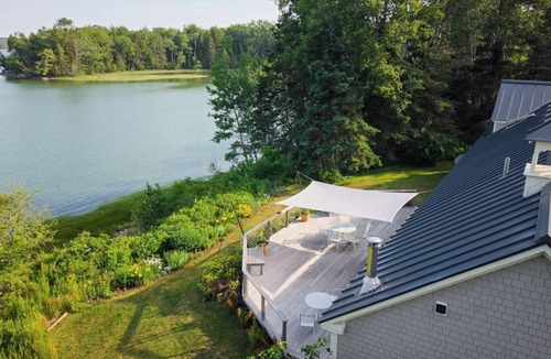 Brooklin Cottage | Fabulous Waterfront Cottage for Two