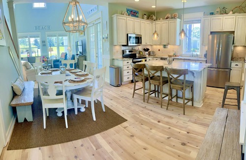Laurel Grove House | FAMILY-PERFECT, one 6 seat golf cart, beach chairs,bikes, UPSTAIRS AC, NO PETS,