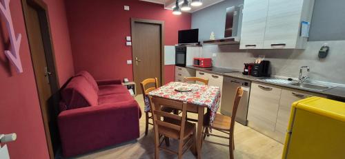 Torre Boldone Apartment | Fante di Coppe