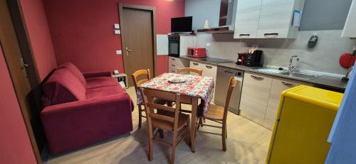 Torre Boldone Apartment | Fante di Coppe