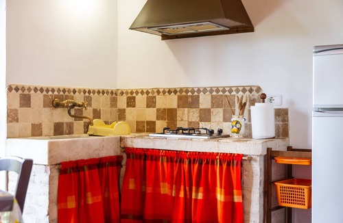 Braccagni House | Farmhouse 'Le Gerlette - Il Granaio' with Shared Pool, Wi-Fi and Air Conditioning