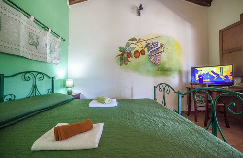 Ula Tirso Other | Farmhouse nestled in a cork oak forest with boungalows. Pets allowed