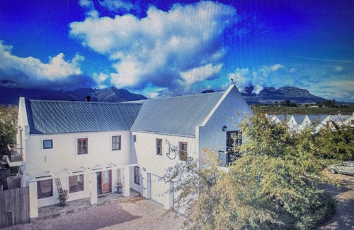 Stellenbosch House | Golf course estate living in Stellenbosch - secure and world class lifestyle