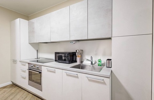 Citta Alta Apartment | GuestHost - Elegant 135 sqm apartment in the heart of Città Alta in Bergamo, ideal for 4 people. Located in an exceptional position, it allows easy walking access to major historical attractions such as the Duomo and Piazza Vecchia. The apartment offers