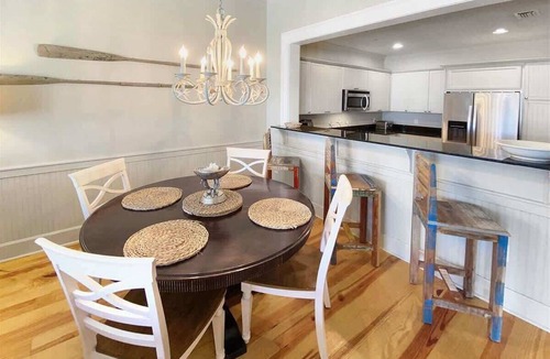 Beach District Condo | Gulf Side Condo Steps from Beach-Community Pool