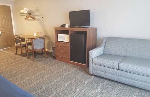 Hampton Hotel | Hampton Village Inn
