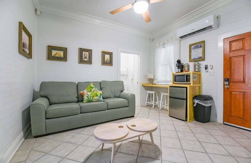 Historic Seaport House | Harbor Walk Hideaways | Group Compound In Old Town, Pool!