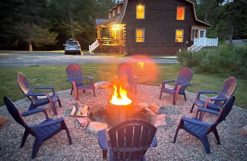 Barton House | HGTV Log Cabin near Lake Willoughby, Burke, Jaypeak ang Kingdom Trails
