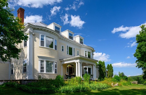 Kingfield Hotel | Hillholm Estate