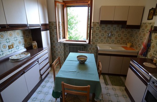 Croce House | Hillside Stay in Montecolombo
