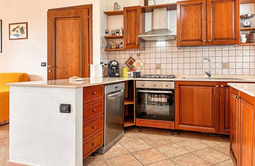 Cuglieri House | Holiday Home 'Santa Caterina' with Mountain View, Wi-Fi and Air Conditioning