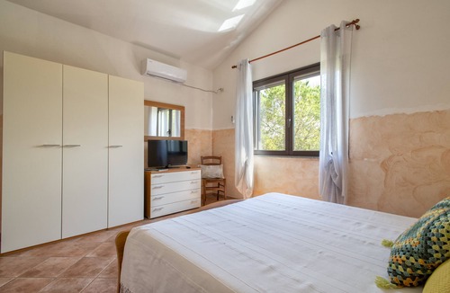 Santa Maria La Palma Other | Holiday Apartment 'Casa Vacanza Baratz 3' with Mountain View, Shared Garden & Wi-Fi