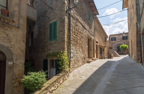 Montecastelli House | Holiday Home in Montecastelli with River Views
