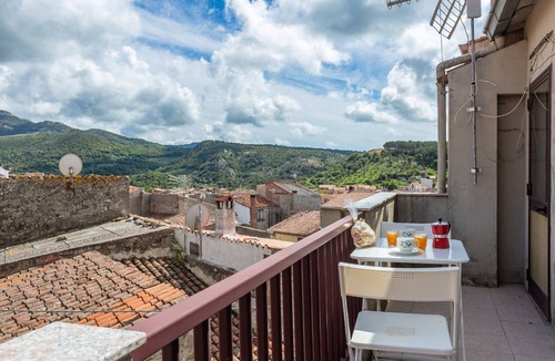 Scano di Montiferro House | Holiday Home 'La Casetta - Sea and Mountain' with Mountain View, Balcony and Wi-Fi