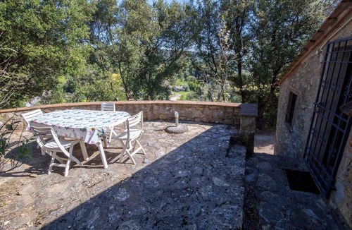 Gavorrano House | Holiday home at the edge of the forest with parking