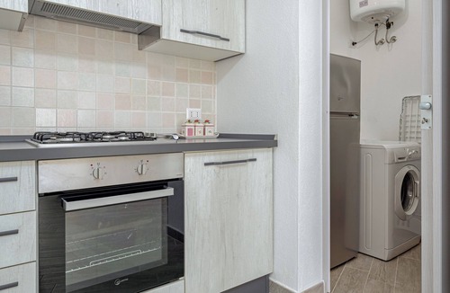Schifoni House | Holiday Home 'Casa Rosy' with Private Terrace and Air Conditioning