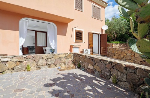 Schifoni House | Holiday Home 'Casa Rosy' with Private Terrace and Air Conditioning