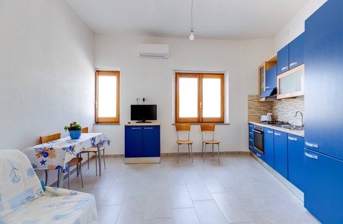 Tresnuraghes House | Holiday Home 'Casa Simo' with Sea View, Wi-Fi and Air Conditioning