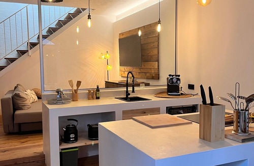 Oldesio House | Holiday Home 'Casa Storica Gardola' with Lake View, Wi-Fi and Air Conditioning
