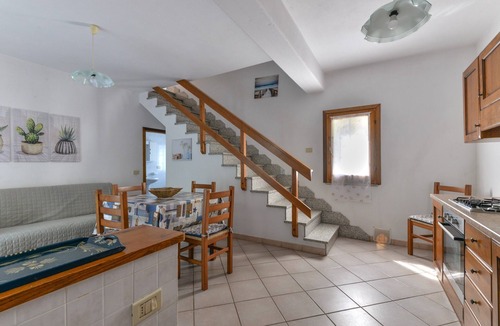 Procchio House | Holiday Home "Castagnola" with Private Garden and Terrace