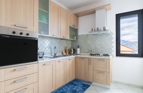 Jerzu House | Holiday Home 'Cuccureddu 1' with Sea View, Wi-Fi and Air Conditioning
