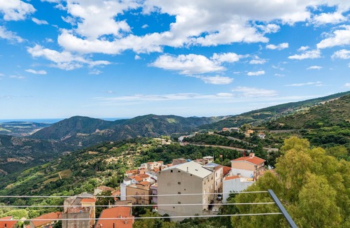 Jerzu House | Holiday Home 'Cuccureddu 1' with Sea View, Wi-Fi and Air Conditioning