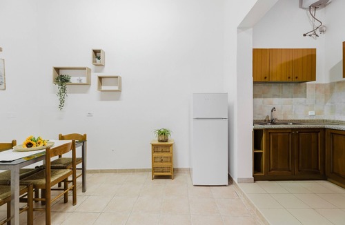 Palmas Arborea House | Holiday Home 'Il Corbezzolo Apartment' with Shared Terrace, Wi-Fi and Air Conditioning