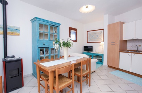 Luddui House | Holiday Home "Mirtagru Casa Della Sughereta" with Sea View, Terrace and Wi-Fi