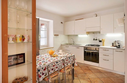 Frader House | Holiday Home “Rustico Alle Fornare” with Lake and Mountain View