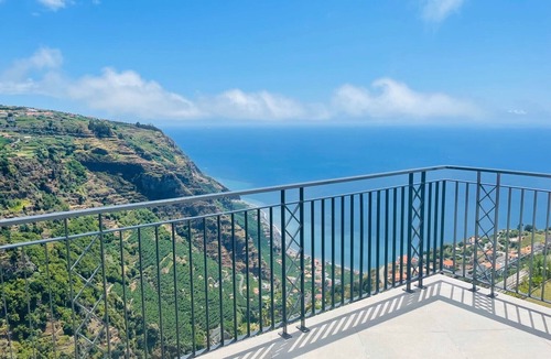 Arco da Calheta House | Holiday Home "Villa Camacho xxvii" with Sea View, Pool & Wi-Fi