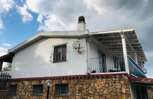 Orosei House | Holiday Home 'Villa Simona' with Mountain View, Private Pool and Wi-Fi