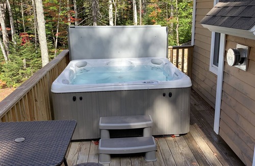 Carrabassett Valley House | HOT TUB! PAC-man! Outdoor fun!