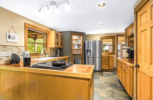 Green Mountains House | House in Eden VT close to Smuggs/Stowe/Jay Peak Ski Resorts - Sleeps 10