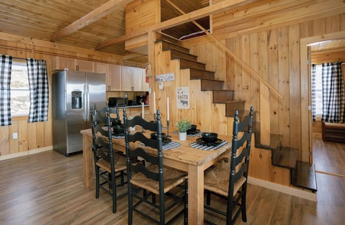East Central Franklin Cabin | Huck's Hideaway - Mountain Views Near Rangeley! Pet Friendly!
